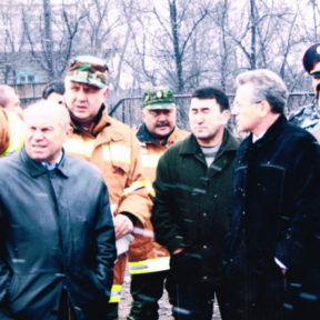 В. Храпунов на осмотре места пожара