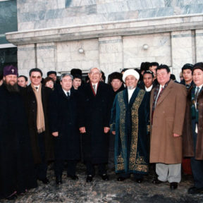 М. Сагдиев, Метрополит Алексий, В. Храпунов, М. Оспанов, О. Байгельди, Ратбек кажы – верховный муфтий Казахстана, З. Нуркадилов Алматы, декабрь 1997