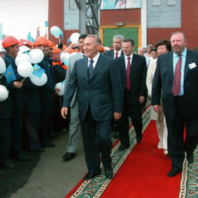 Н. Назарбаев, В. Храпунов, А. Самакова, Г. Зильберберг, АО «Казцинк» Усть-Каменогорск 2005